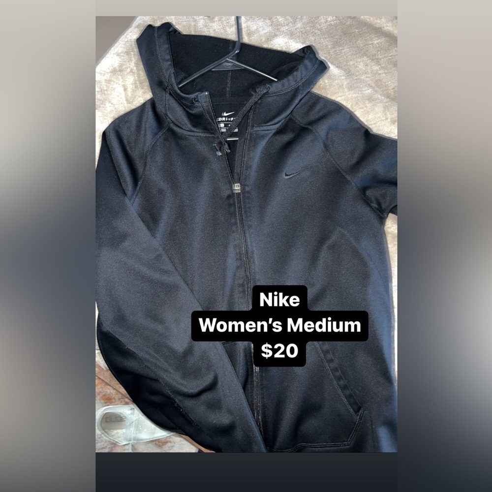 Nike Dri-fit, women’s medium. Super warm!